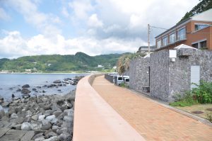 駐車場に車を止めて