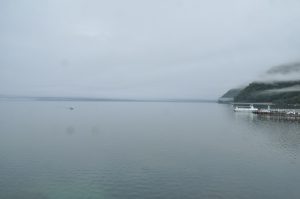 雄大な支笏湖の風景。